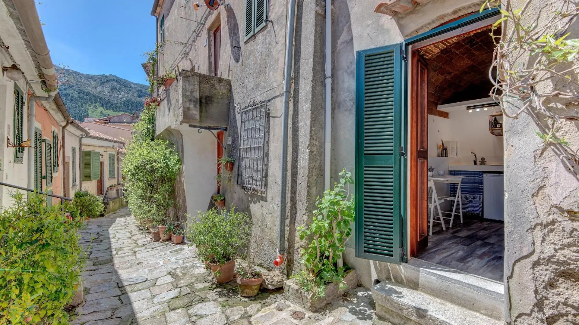 Vespa Mini-House In Elba Marciana